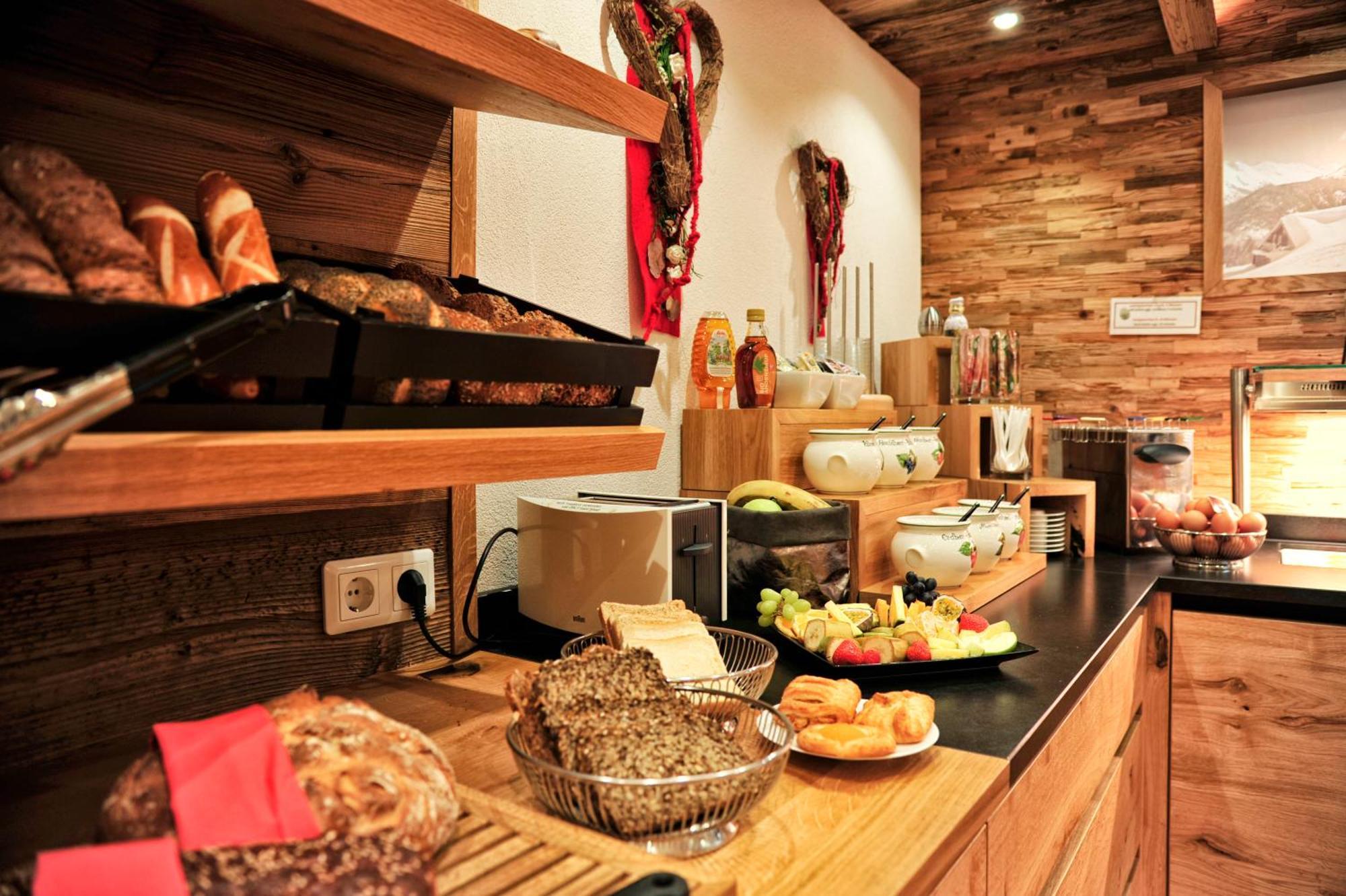 Hotel Garni Bellevue Ischgl Exterior photo